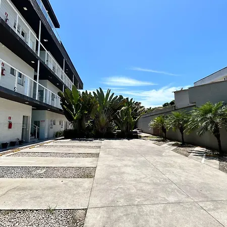 Praia e Piscina em Ubatuba-3